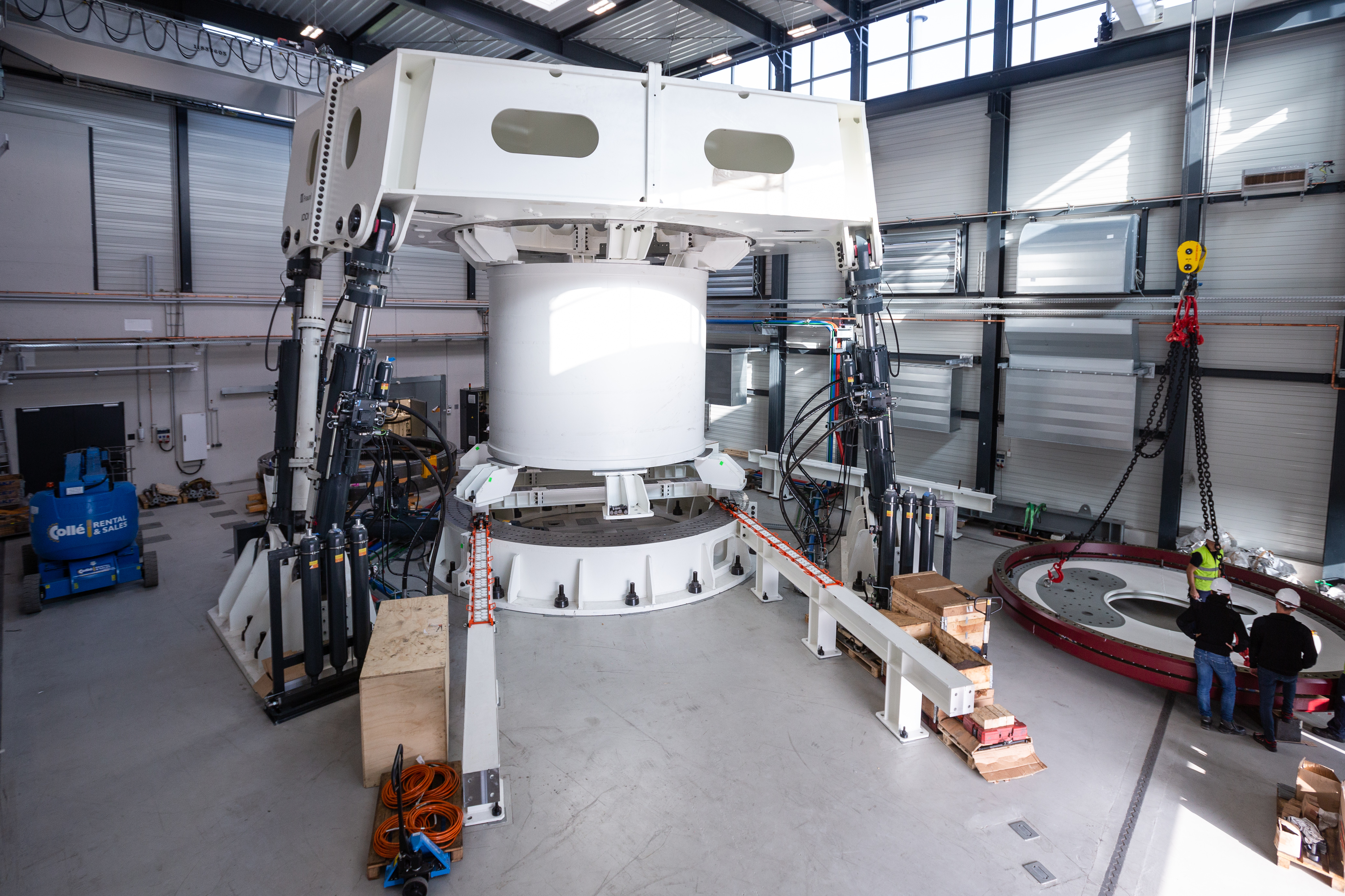 The highly innovative bearing test rig for offshore wind turbines.
